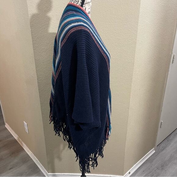 Mudd poncho style sweater - Picture 3 of 5